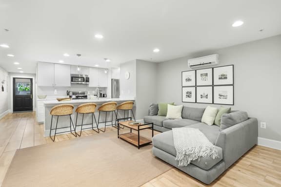 238 11th St NE - B