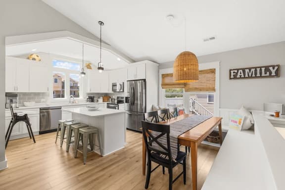 VR-206 Calvin St