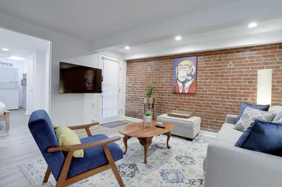 1927 1/2 S ST NW LT