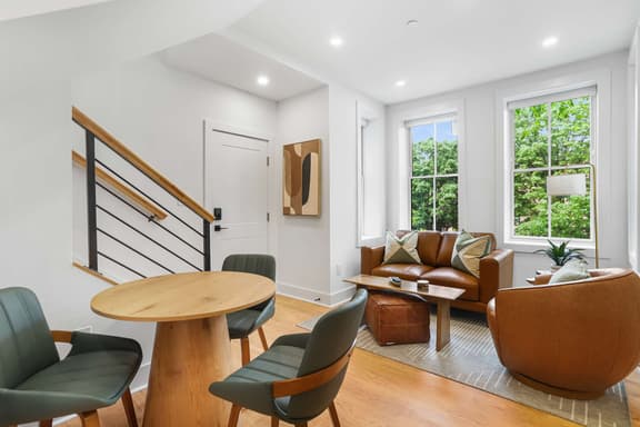 Sojourn Sleek 2BD with Deck on Capitol Hill