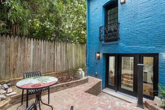 Sojourn Modern 1BR with Patio & Sleek Interiors