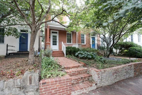 Historic Capitol Hill Location 2 BR 2 BA