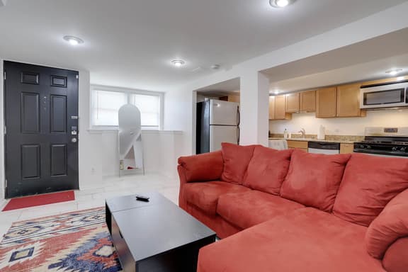 Sojourn Stylish Capitol Hill Garden-Level 1BD - Image 1